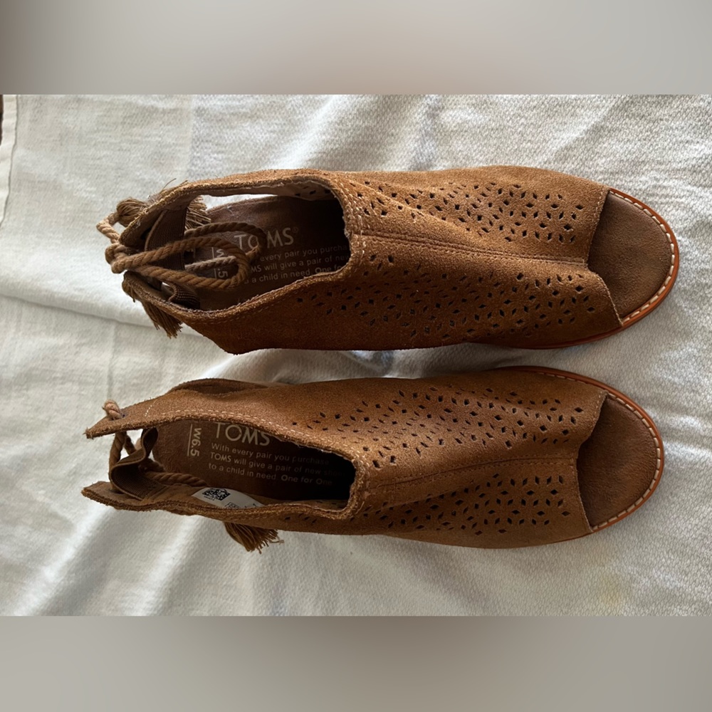 Toms sandal.